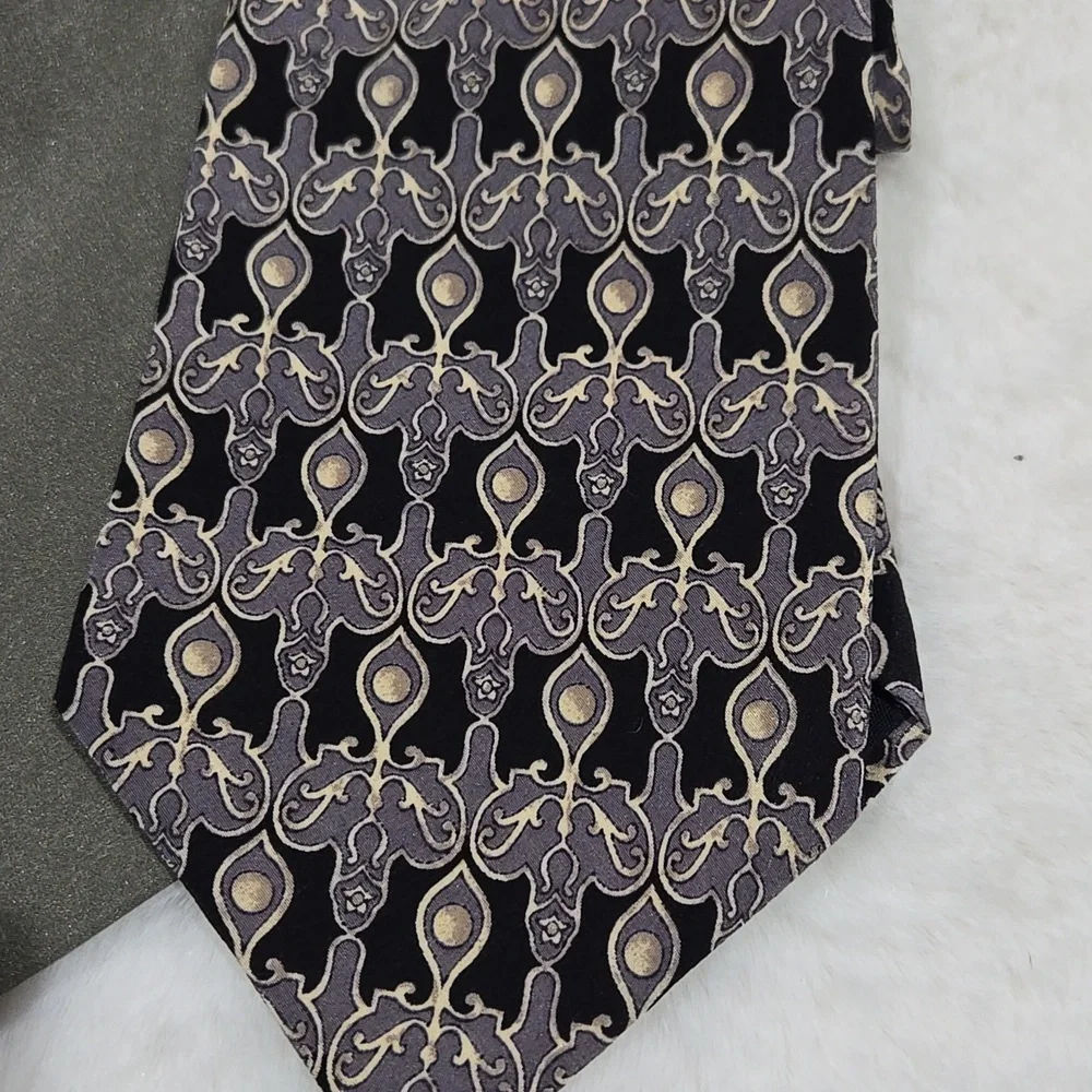 The Metropolitan Museum of Art 3 men's ties, hunter green black, gray